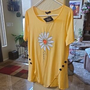 Sunny Yellow Daisy Women's Tee